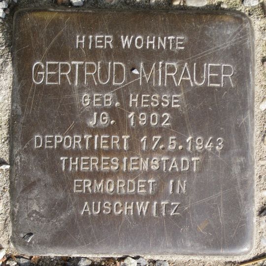 Stolperstein en memoria de Gertrud Mirauer