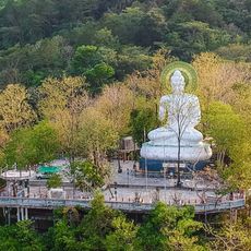 Wat Tham Pha Chom