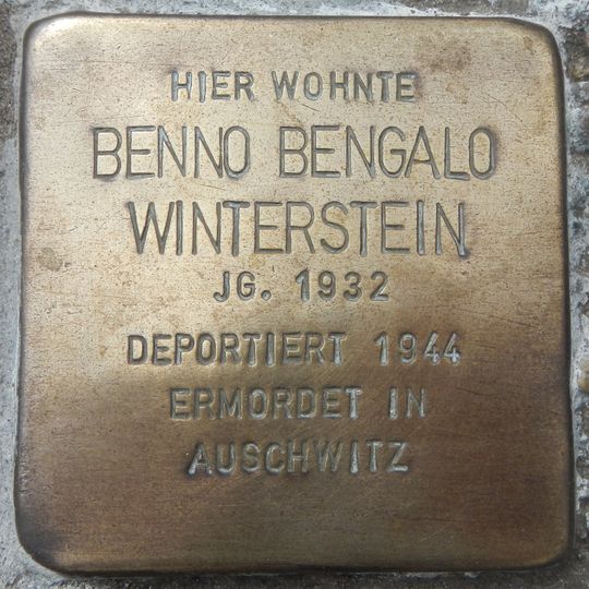 Stolperstein en memoria de Benno Bengalo Winterstein