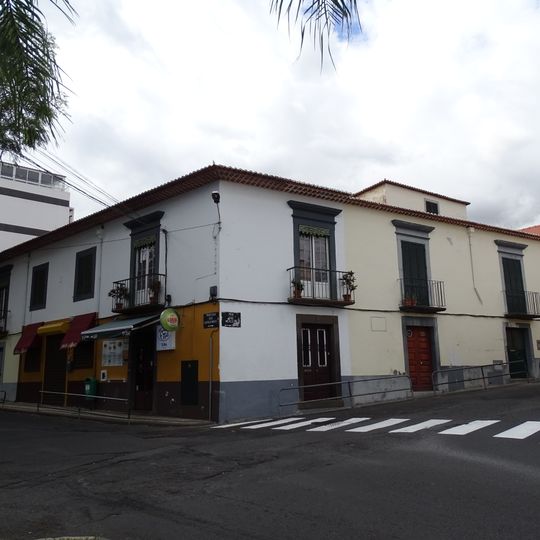 Edifício na travessa das Capuchinhas, n.º 43