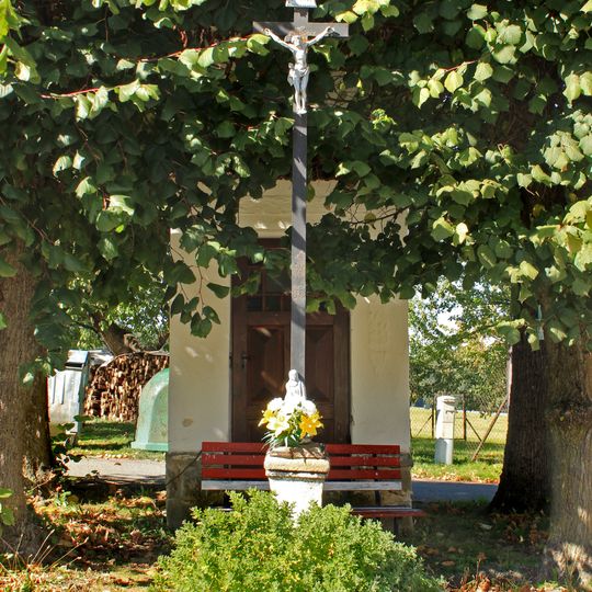 Kříž u kaple v Nové Vsi