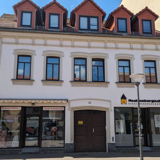 Wohnhaus in geschlossener Bebauung Hauptstraße 35