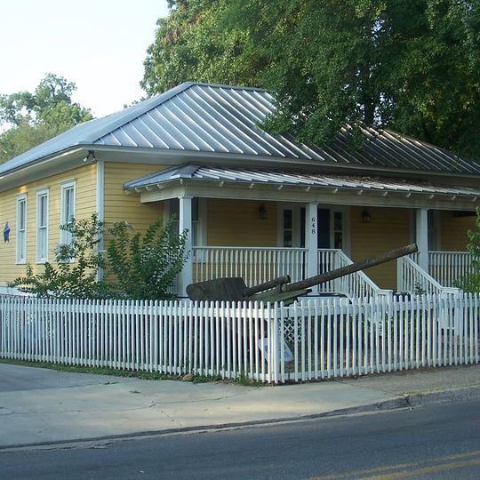 Woman's Working Band House