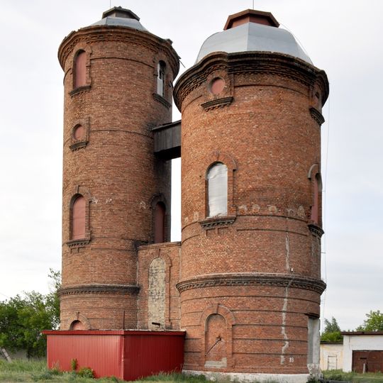 Насосная станция с двумя водонапорными башнями