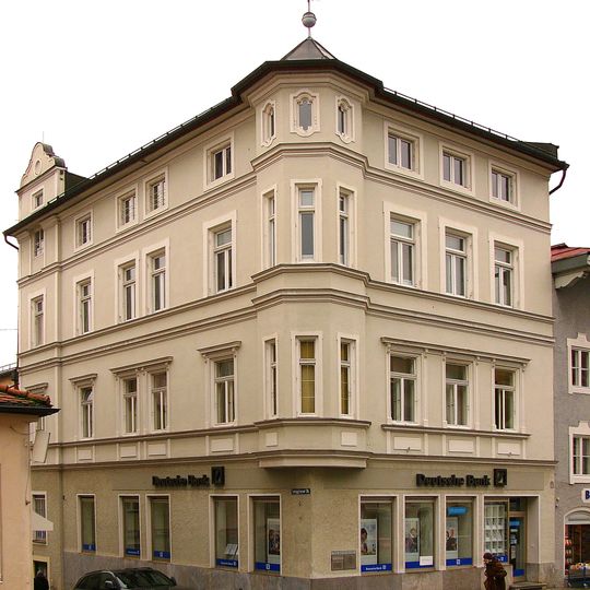 Wohn- und Geschäftshaus