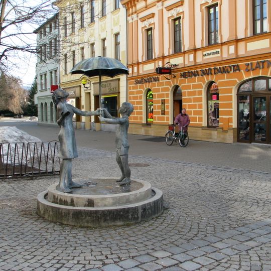 Sousoší Radost z deště v Šumperku na Hlavní třídě