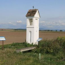 Kaplička v polích za hřbitovem v Roudnici nad Labem