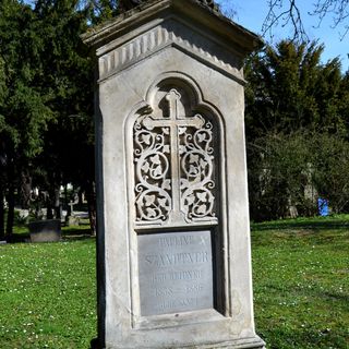 Ev. cintorín Kozia brána, náhrobník