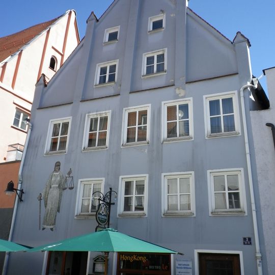 Wohn- und Geschäftshaus