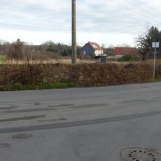 Einfriedungsmauern am Ortsausgang, auch als Begrenzung des Jämmchen-Teichs Großenhainer Straße -