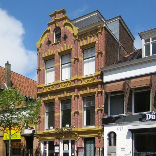 Woonhuis met winkel in neorenaissancestijl