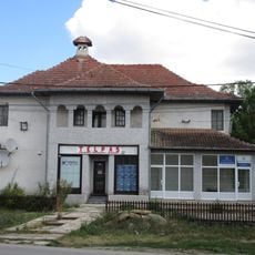 Maison Nikolajević et pharmacie à Azanja