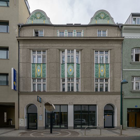 Wohn- und Geschäftshaus