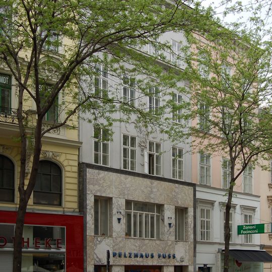 Wohn- und Geschäftshaus