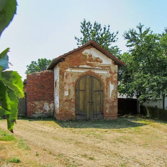 Kaple v Dolní Dlouhé Loučce na ulici 1. máje