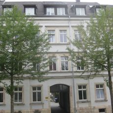 Mietshaus in geschlossener Bebauung Lerchenstraße 13