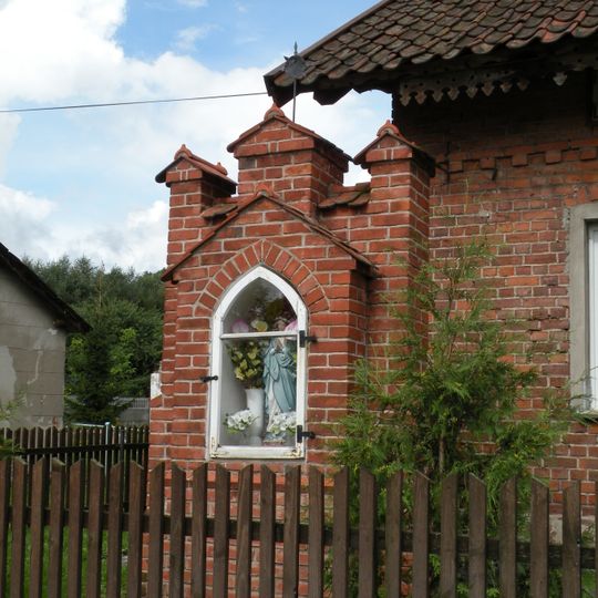 Kapliczka przydrożna, przy posesji nr 68