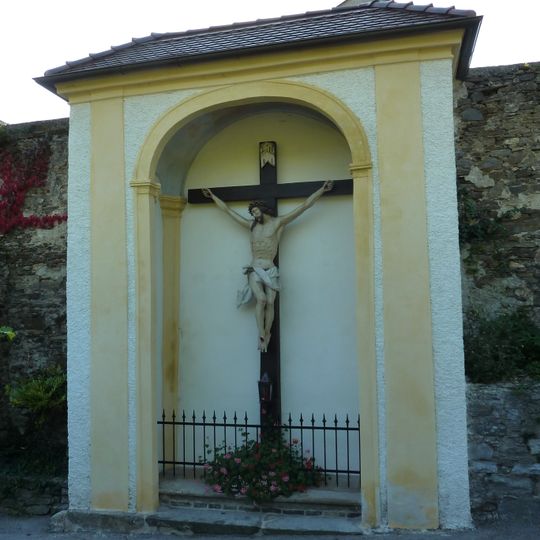 Nischenkapelle mit Kruzifix