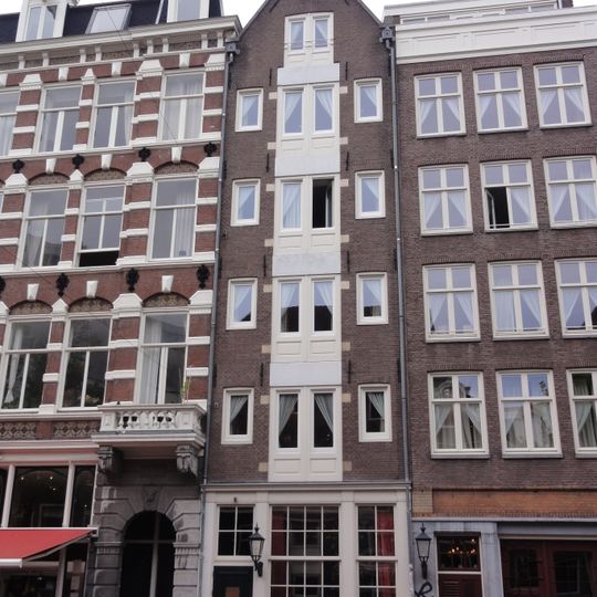 Pakhuis met puntgevel