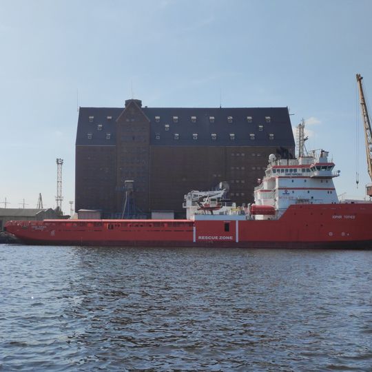 Здание портового склада