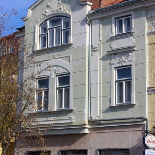 Wohn- und Geschäftshaus