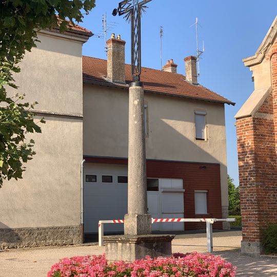 Croix de l'église de Montpont-en-Bresse