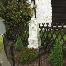 Kříž u domu č.p. 5 v Krásněvsi