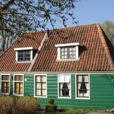 Houten dwarshuis, indeling vensters in Empirestijl