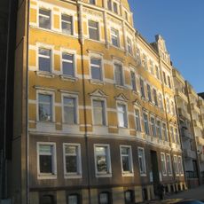 Mietshaus in geschlossener Bebauung Theresenstraße 5