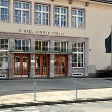 Volksschule (Dr. Karl Renner-Schule)