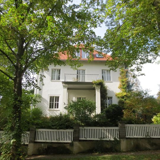 Mietvilla mit Garten und Einfriedung Popowstraße 9a