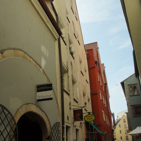 Wohn- und Geschäftshaus