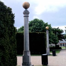 Ring riding columns