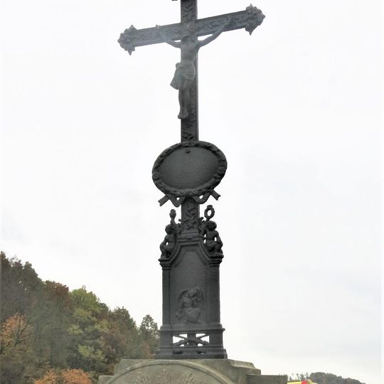 Kříž u silnice z Touchořin do Hlupic