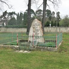 Pomník padlým v Záboří nad Labem