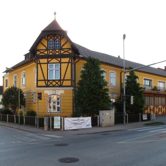 Residential building Albertstraße 7