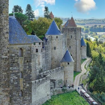 Paseos por Carcassonne: castillos cátaros, pueblos medievales y monumentos históricos