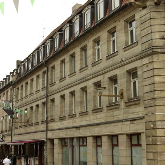 Wohn- und Geschäftshaus