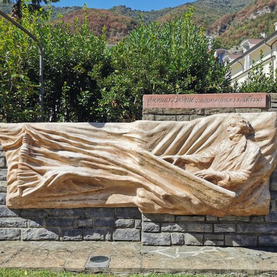 Memorial to Vincenzo Bellini