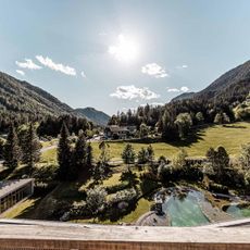 Schwimmbad und Ruheraum