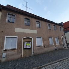 Wohnhaus (Ackerbürgerhaus) in nach links geschlossener Bebauung Fabrikgasse 2