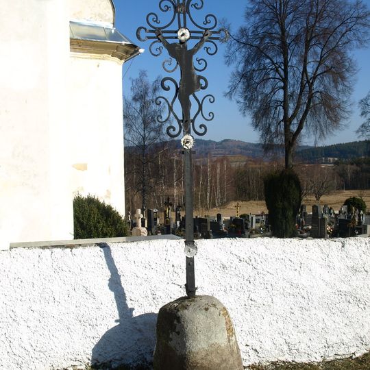 Kříž u kostela Panny Marie ve Stachách