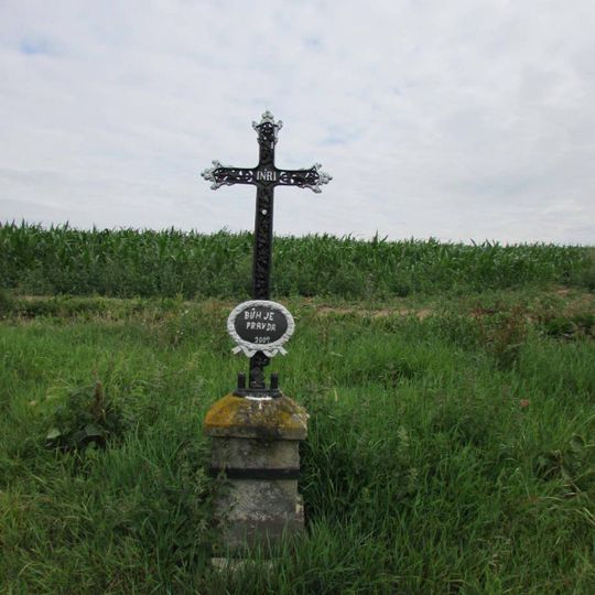 Kříž u hřbitova v Zachotíně
