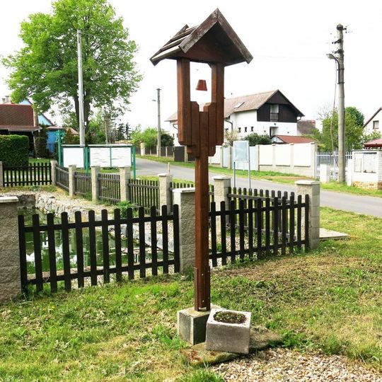 Zvonička na návsi ve Vadkovicích