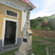 Kříž u kaple v Radětíně