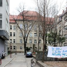 Mietshäuser und Schule Karl-Marx-Straße 12/18