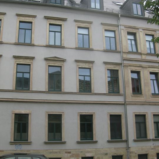 Mietshaus in geschlossener Bebauung Lerchenstraße 3