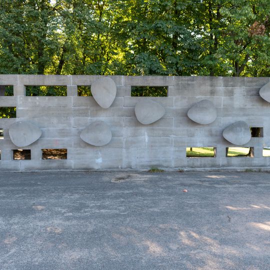 Decorative wall at Brno-Lesná