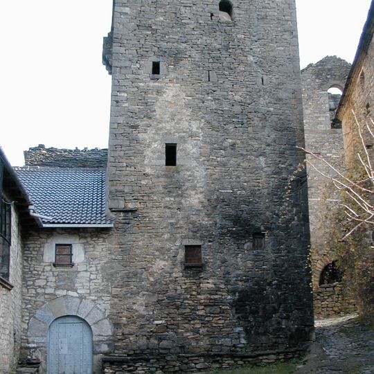 Torre aneja a la iglesia