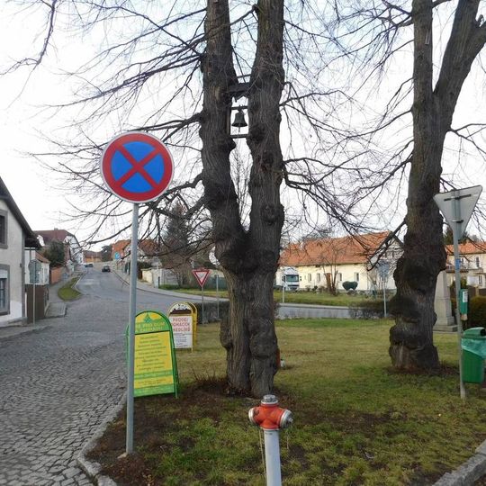 Zvonička na návsi Četníka J. Bojase ve Stránčicích